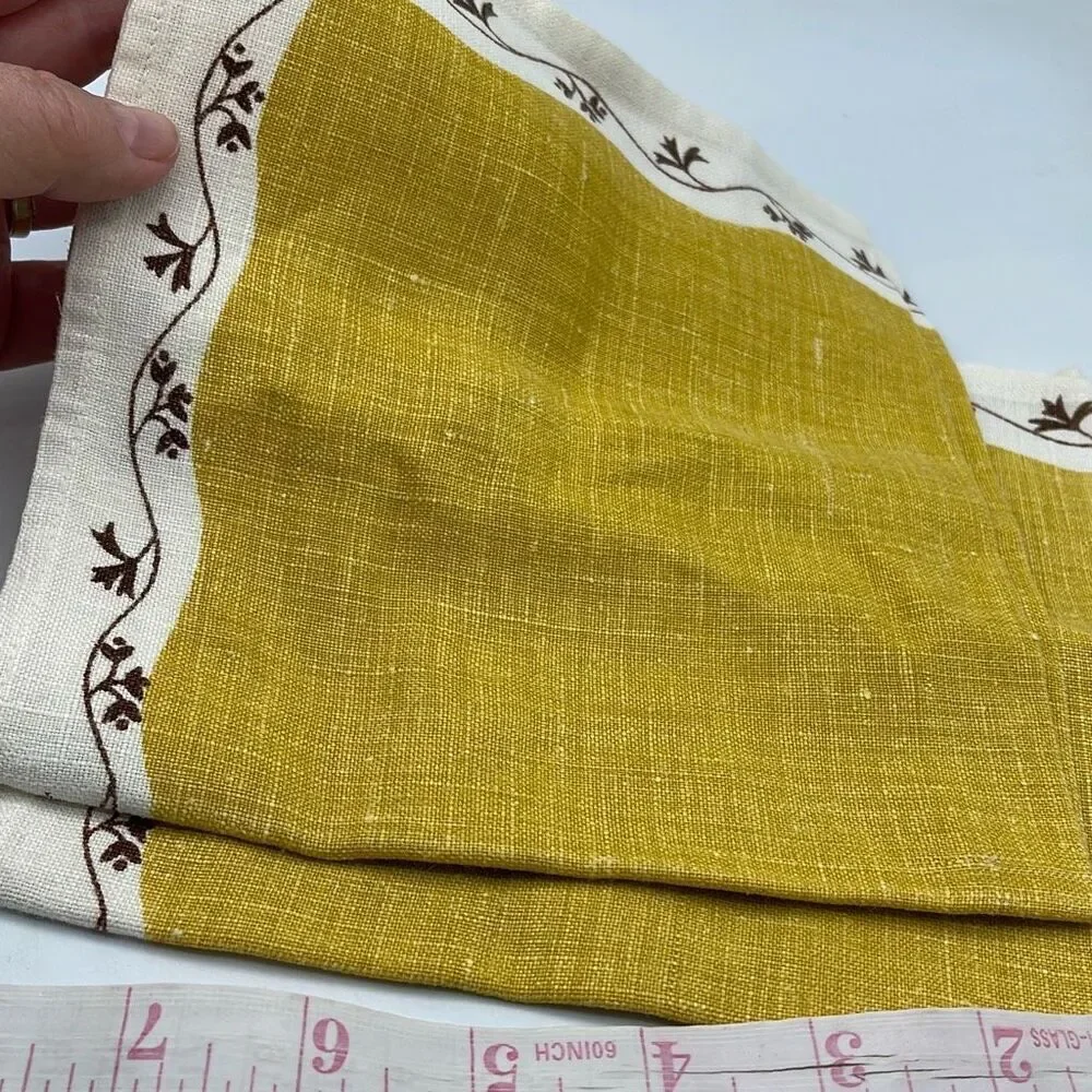 Set of 2 linen VTG leaf pattern mustard napkins.